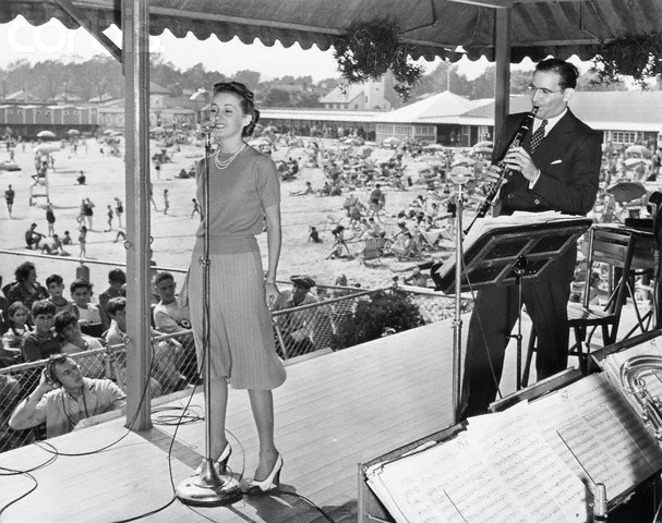 Benny Goodman &amp; Martha Tilton Performing